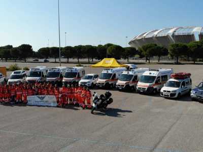 �...oggi ne abbiamo sette, alle quali si aggiungono tre furgoni, una moto, alcune bici e un fuoristrada per raggiungere le zone pi� impervie�